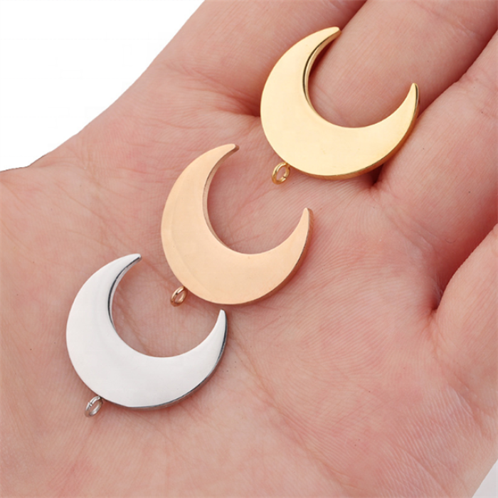 Κολιέ με μενταγιόν μισοφέγγαρο