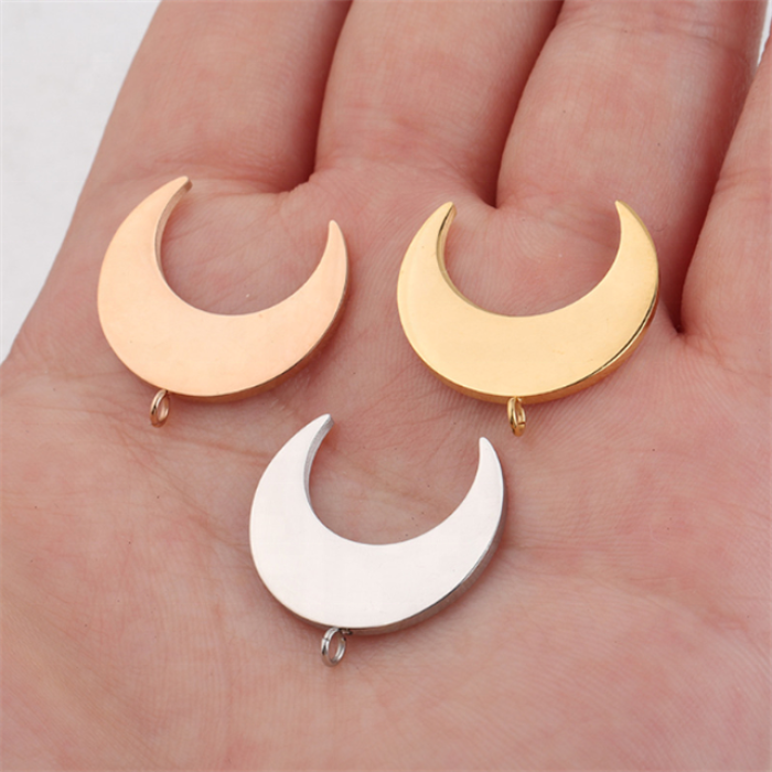 Κολιέ με μενταγιόν μισοφέγγαρο