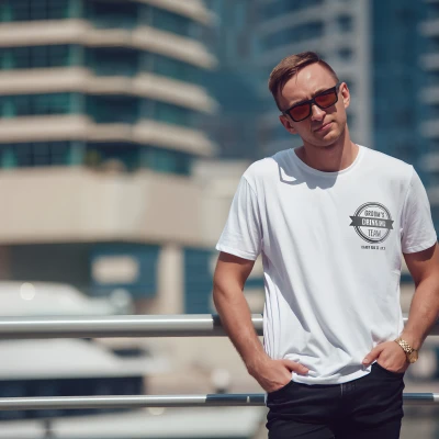 Εξατομικευμένο μπλουζάκι για εργένικο πάρτι - Ο γαμπρός πίνει